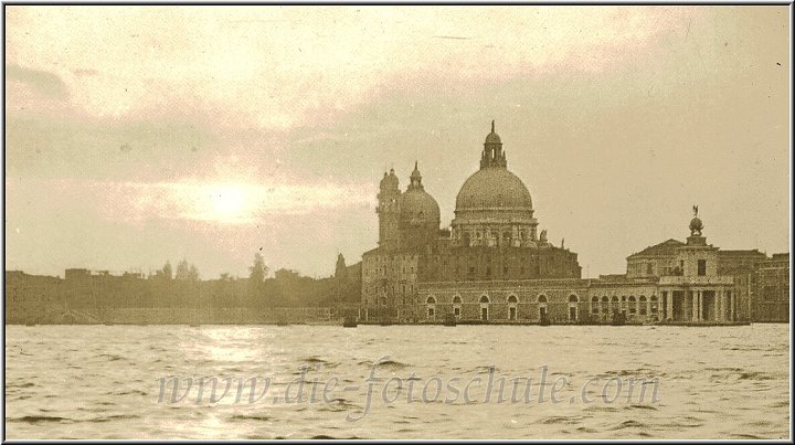 Canale Grande 5.jpg - Santa Maria della Salute am Abend, nachträglich am Blechotto "auf alt getrimmt"